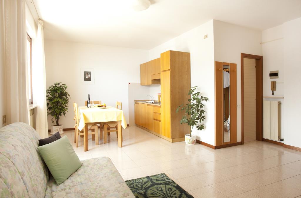 Residence Le Balze Malcesine Quarto foto