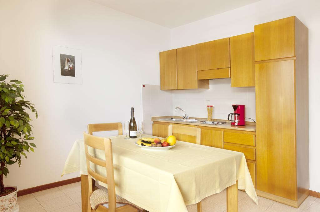 Residence Le Balze Malcesine Quarto foto